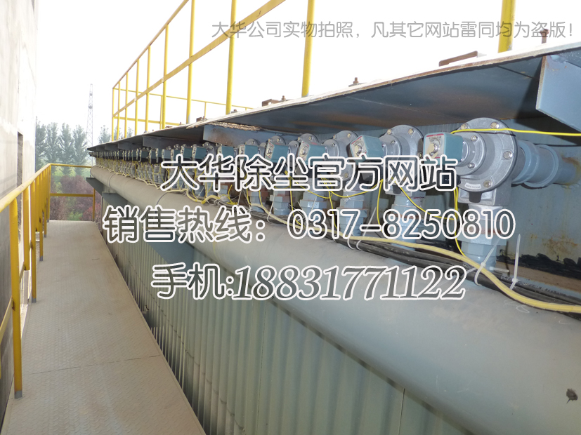 我公司為某復(fù)合肥安裝布袋除塵器安裝現(xiàn)場